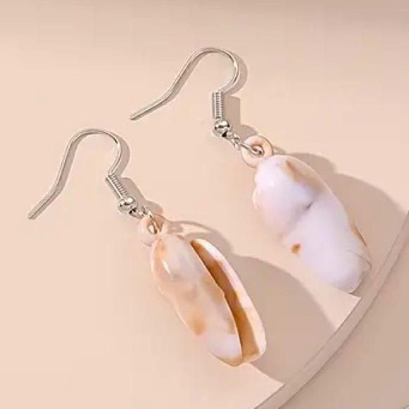 Seashell Dangle Earrings - Picture 1 of 1